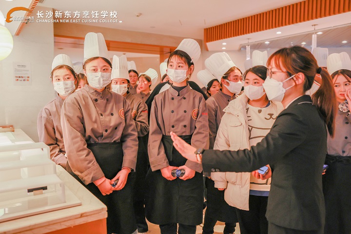 長(zhǎng)沙新東方西點(diǎn)專業(yè)學(xué)子走進(jìn)長(zhǎng)沙運(yùn)達(dá)喜來(lái)登酒店