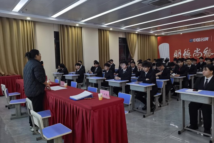 長(zhǎng)沙新東方烹飪學(xué)校:模擬面試助力學(xué)子啟航職場(chǎng)