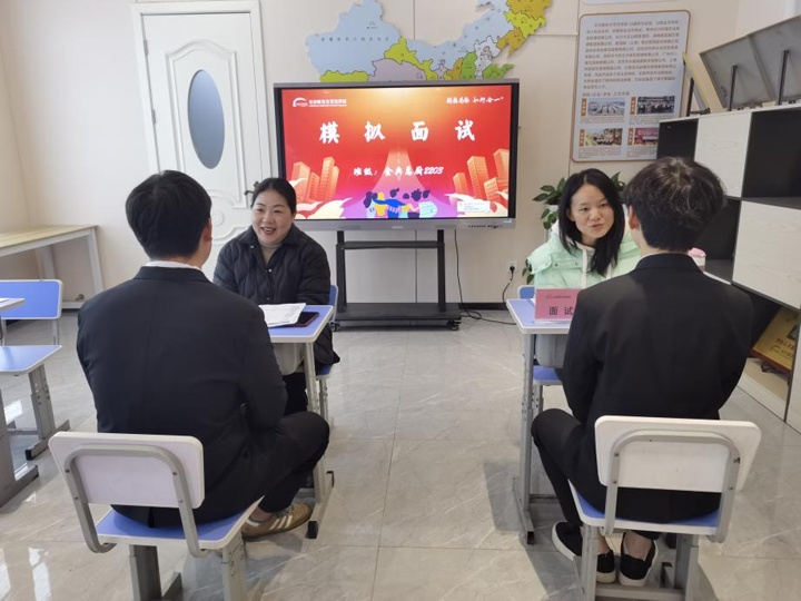 長沙新東方烹飪學(xué)校:模擬面試助力學(xué)子邁向職場新起點