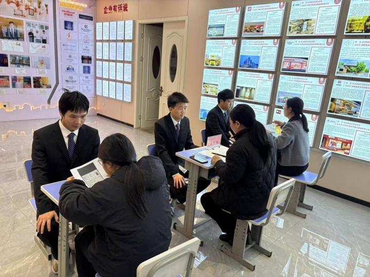 長沙新東方烹飪學(xué)校:模擬面試助力學(xué)子邁向職場新起點