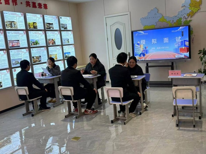長沙新東方烹飪學(xué)校:模擬面試助力學(xué)子邁向職場新起點