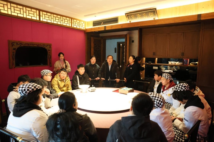 長沙新東方烹飪學(xué)校走進(jìn)喜苑人文餐廳