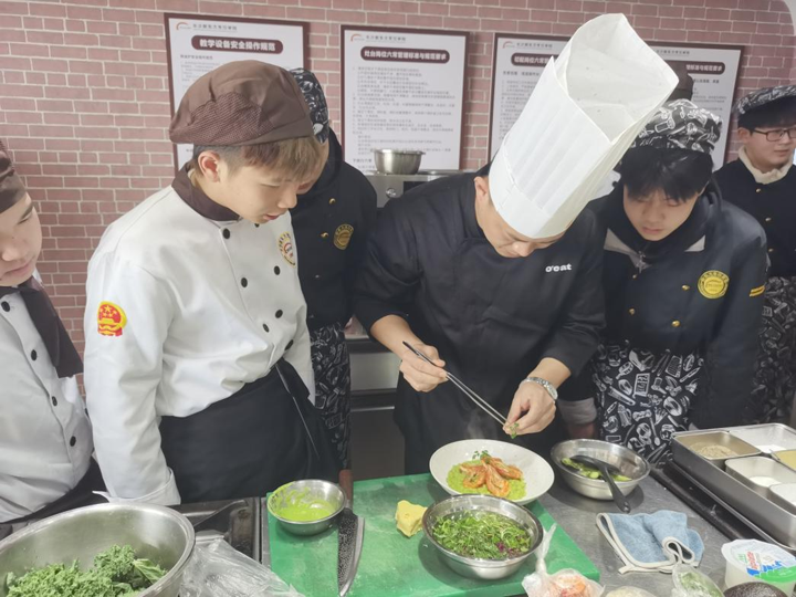 長沙新東方名師大講堂:O\eat行政總廚韓德洲引領(lǐng)西餐藝術(shù)探索之旅