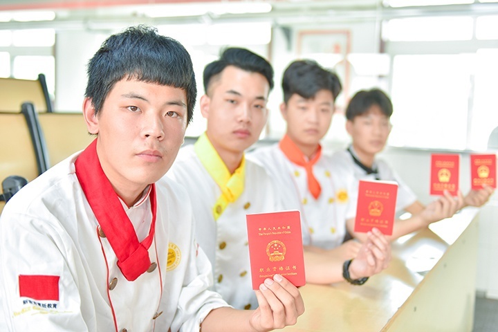 成績(jī)不好讀高中還是技術(shù)學(xué)校好