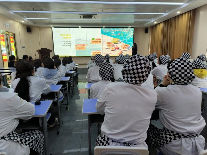 長沙新東方烹飪學(xué)校西點(diǎn)專業(yè)專場招聘會圓滿落幕:文汀半糖蛋糕攜夢想啟航