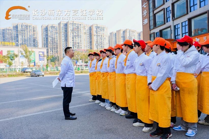 湖南東方高技技工學(xué)校師生赴湖南七號(hào)湘餐飲管理有限公司參觀交流紀(jì)實(shí)