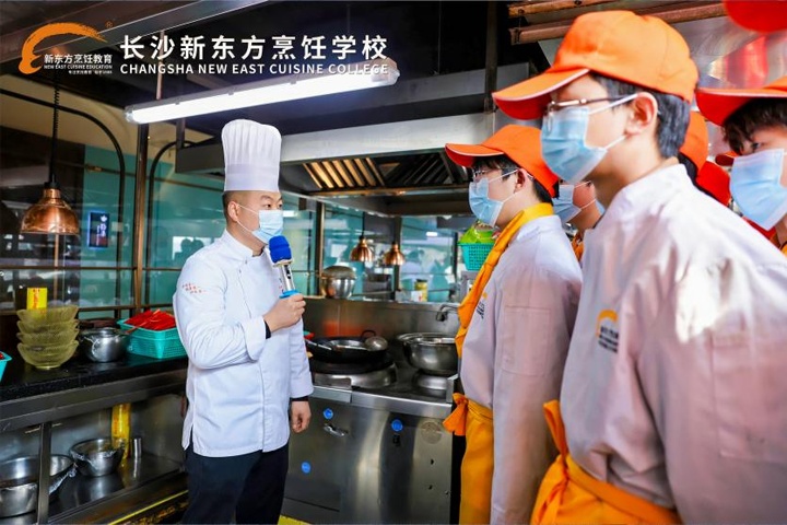 湖南東方高技技工學(xué)校師生赴湖南七號(hào)湘餐飲管理有限公司參觀交流紀(jì)實(shí)