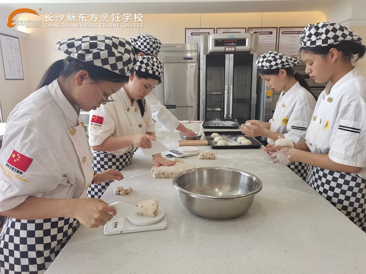 長(zhǎng)沙新東方烹飪學(xué)校