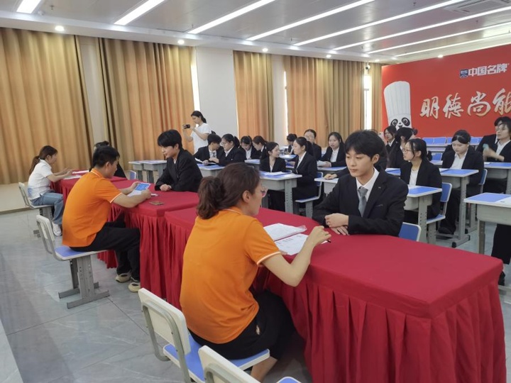 長沙新東方烹飪學(xué)校西點專業(yè)專場招聘會圓滿落幕